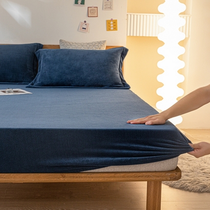 91家纺网 家纺一手货源 找家纺 （总）金喜 2025新款200g牛奶绒单床笠高克重牛奶绒单品床笠