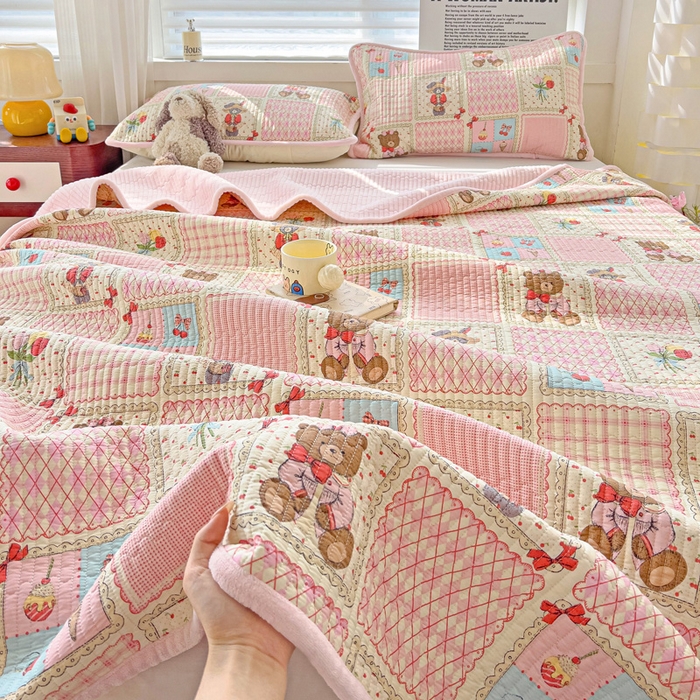 91家纺网 家纺一手货源 找家纺 2024新款水洗全棉牛奶绒床盖三件套 甜甜屋