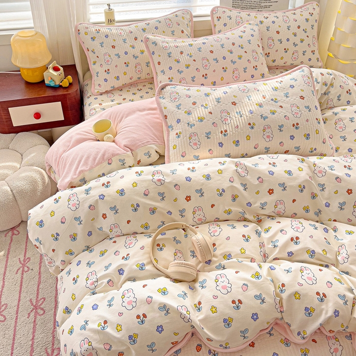 91家纺网 家纺一手货源 找家纺 2024新款水洗全棉牛奶绒床盖四件套 元气兔兔