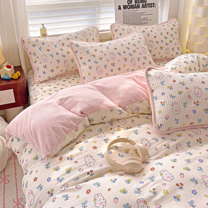 91家纺网 家纺一手货源 找家纺 2024新款水洗全棉牛奶绒床盖四件套 元气兔兔