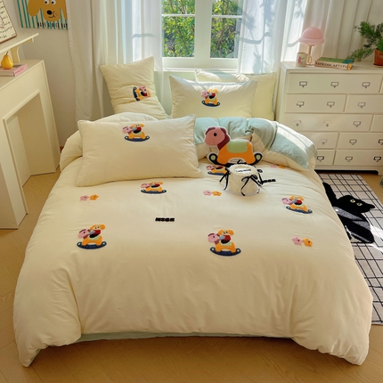 2025新款牛奶绒+全棉毛巾绣四件套 摇摇马