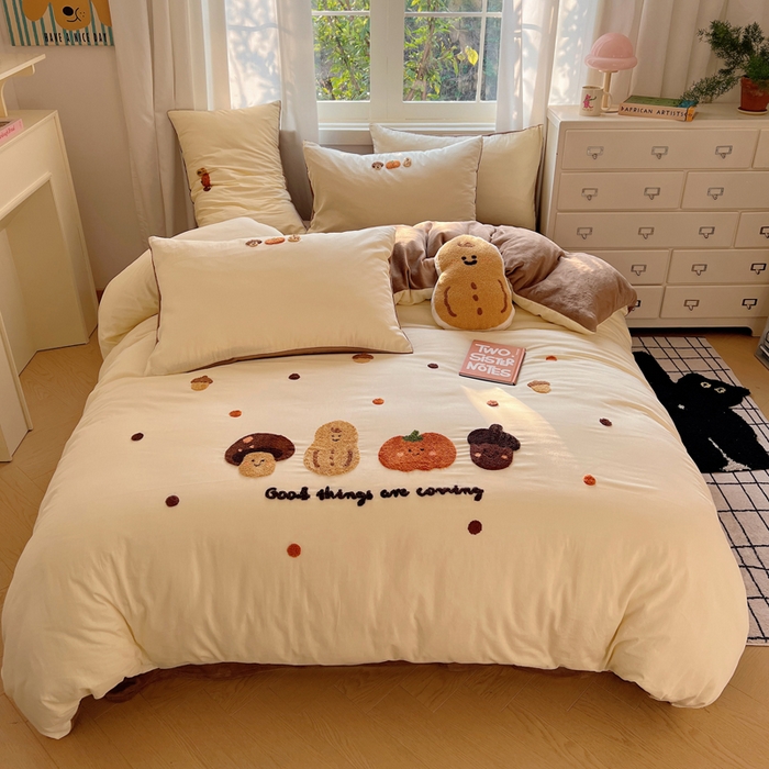 91家纺网 家纺一手货源 找家纺 2025新款牛奶绒+全棉毛巾绣四件套 蔬菜庄园