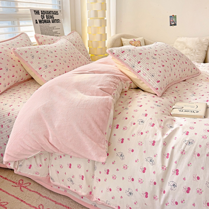 91家纺网 家纺一手货源 找家纺 2024新款水洗全棉牛奶绒床盖四件套 樱桃兔兔