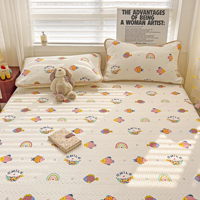 91家纺网 家纺一手货源 找家纺 2024新款水洗全棉牛奶绒床盖三件套 小锦鲤