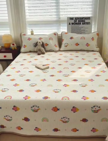 91家纺网 家纺一手货源 找家纺 2024新款水洗全棉牛奶绒床盖三件套 小锦鲤