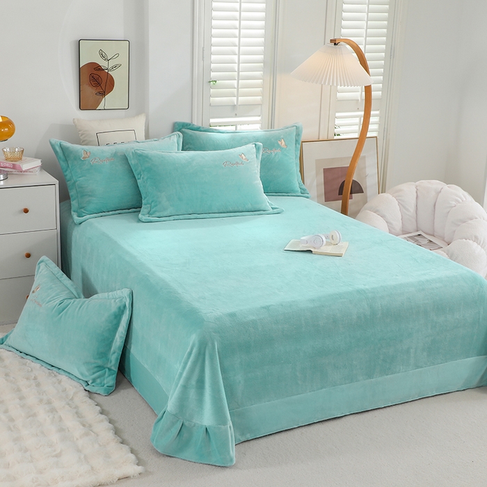 91家纺网 家纺一手货源 找家纺 畅畅家纺 2024新款宽边高克重冬季9斤加厚牛奶绒绣花四件套 水绿色