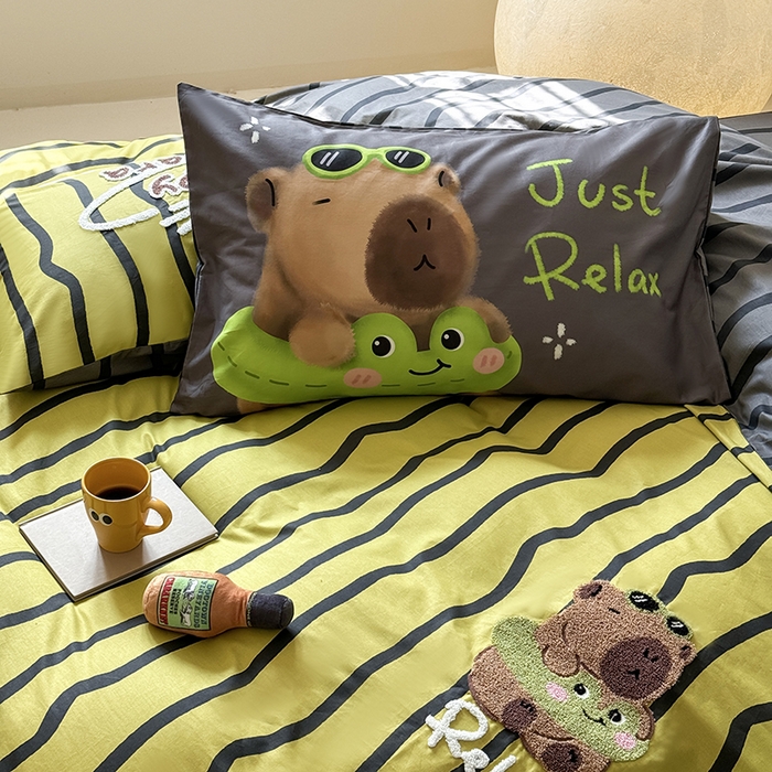 91家纺网 家纺一手货源 找家纺 2024春季新品毛巾绣13370全棉卡通系列四件套 卡皮巴拉