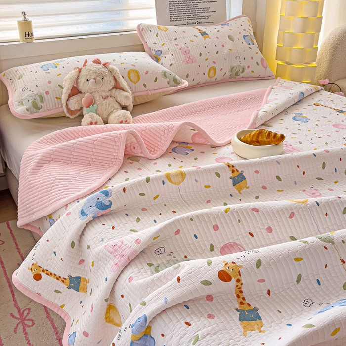 91家纺网 家纺一手货源 找家纺 2024新款水洗全棉牛奶绒床盖三件套 游乐园