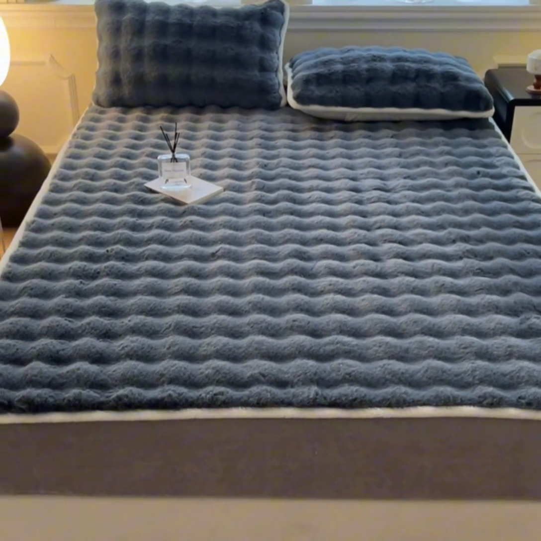 91家纺网 家纺一手货源 找家纺 鑫钰 2024秋冬新款高克重500克兔毛绒床笠 卡洛黑