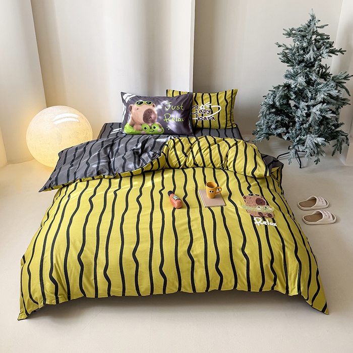 91家纺网 家纺一手货源 找家纺 2024春季新品毛巾绣13370全棉卡通系列四件套 卡皮巴拉