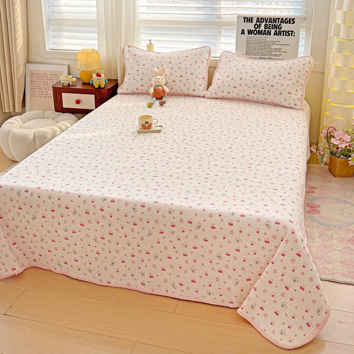 91家纺网 家纺一手货源 找家纺 2024新款水洗全棉牛奶绒床盖三件套 樱桃兔兔