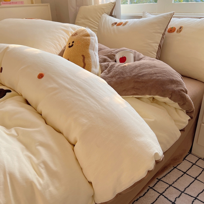 91家纺网 家纺一手货源 找家纺 2025新款牛奶绒+全棉毛巾绣四件套 蔬菜庄园