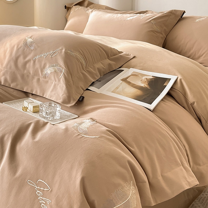 91家纺网 家纺一手货源 找家纺 【A类母婴级】加厚保暖全棉磨毛四件套纯棉刺绣床单被套轻奢风床笠款纯色简约床上用品 洛依-拿铁