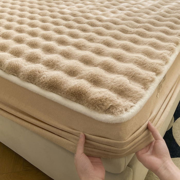 91家纺网 家纺一手货源 找家纺 鑫钰 2024秋冬新款高克重500克兔毛绒床笠 卡洛驼