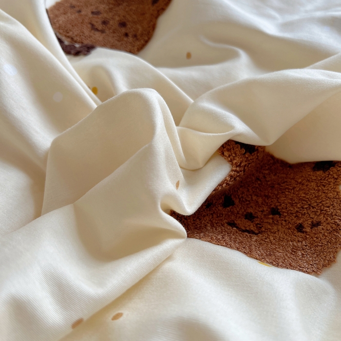 91家纺网 家纺一手货源 找家纺 2025新款牛奶绒+全棉毛巾绣四件套 乖乖熊