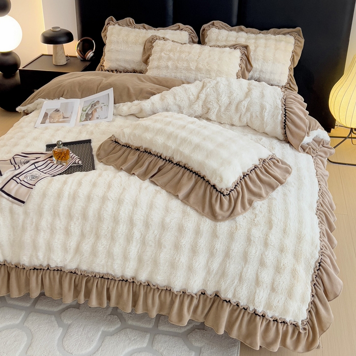 91家纺网 家纺一手货源 找家纺 米莱家纺 2024新款兔毛法式花边牛奶绒四件套 泡芙白咖