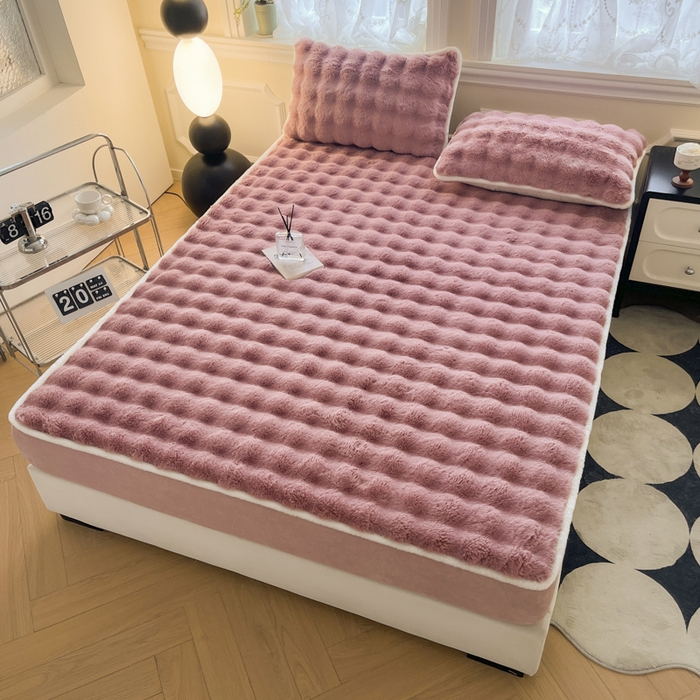 91家纺网 家纺一手货源 找家纺 鑫钰 2024秋冬新款高克重500克兔毛绒床笠 卡洛粉