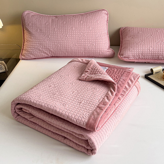 91家纺网 家纺一手货源 找家纺 羽爱家纺 2024新款A类莫代尔宝宝绒床盖三件套 豆沙粉