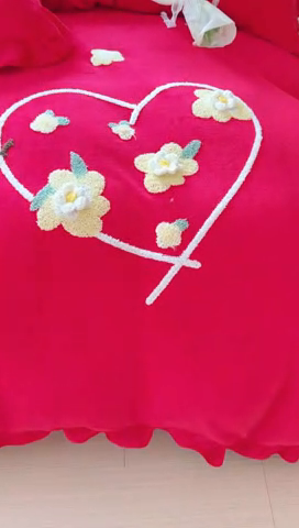 91家纺网 家纺一手货源 找家纺 金米诺 2024新款牛奶绒毛巾绣四件套 大红