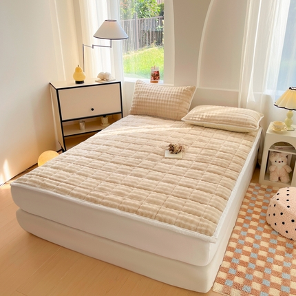 91家纺网 家纺一手货源 找家纺 卡伦家纺 2025新款兔毛绒高克重保暖床垫床褥 浅咖驼