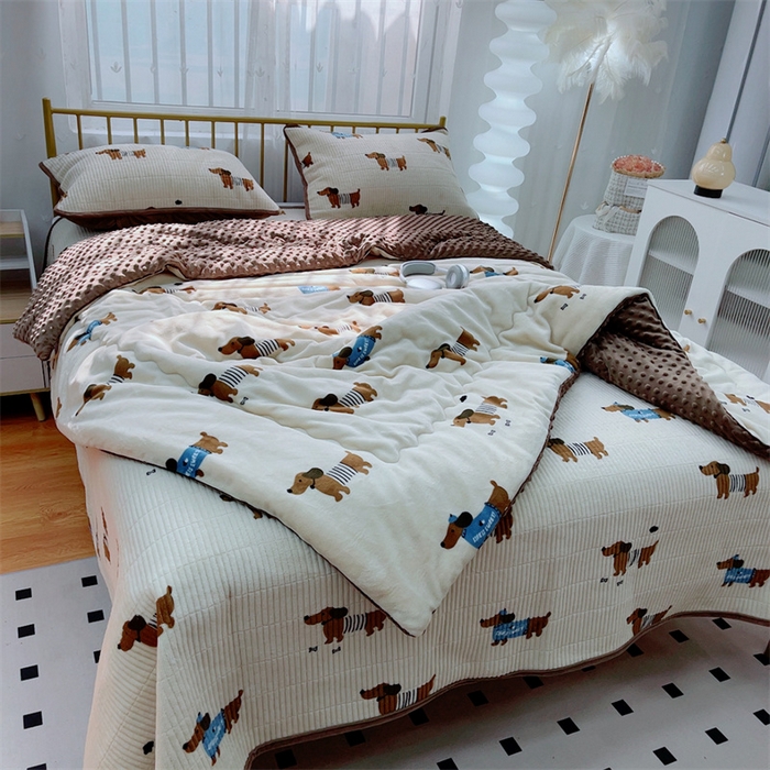 91家纺网 家纺一手货源 找家纺 暖居 2024新款牛奶绒豆豆被床盖四件套 香肠狗