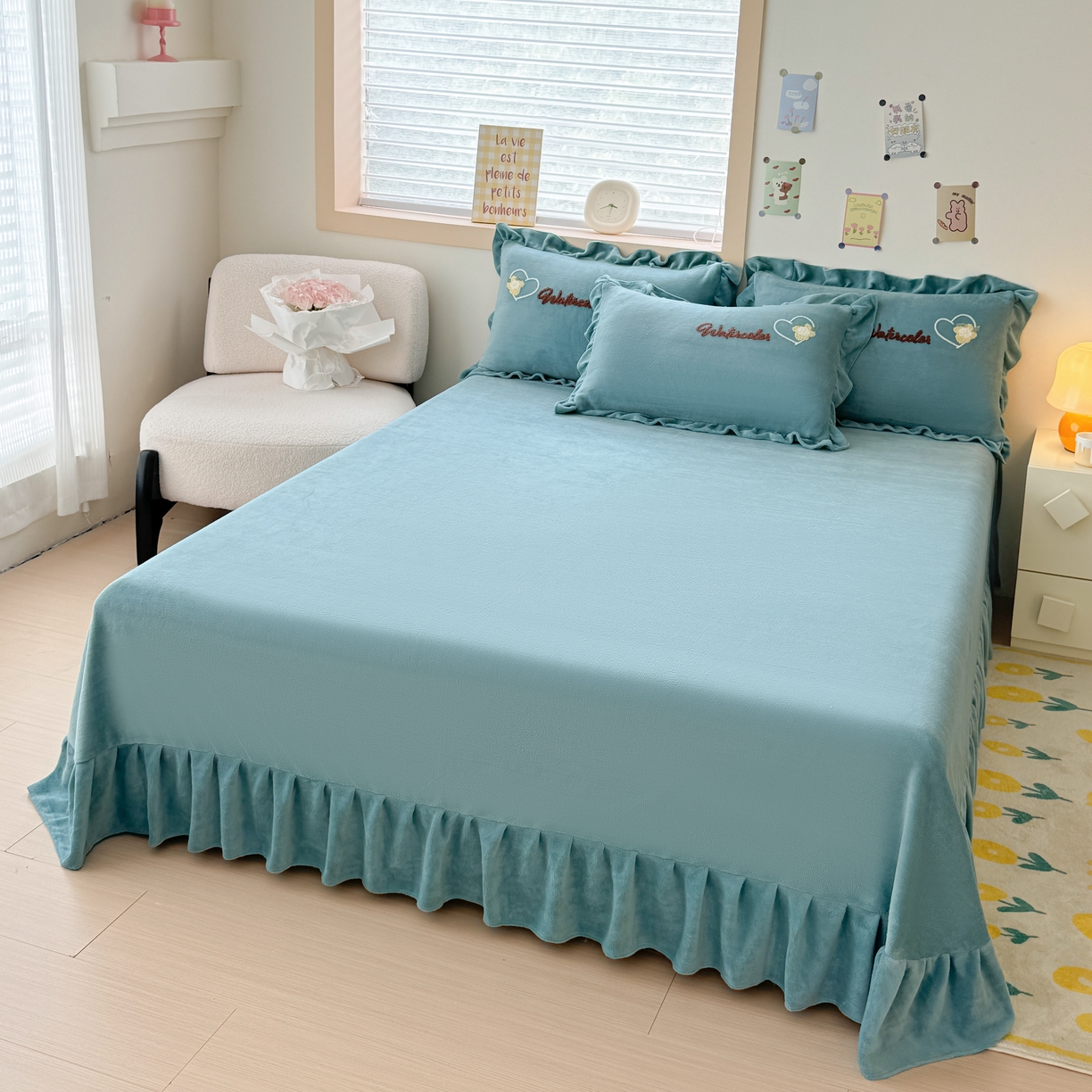 91家纺网 家纺一手货源 找家纺 金米诺 2024新款牛奶绒毛巾绣四件套 淡雅青