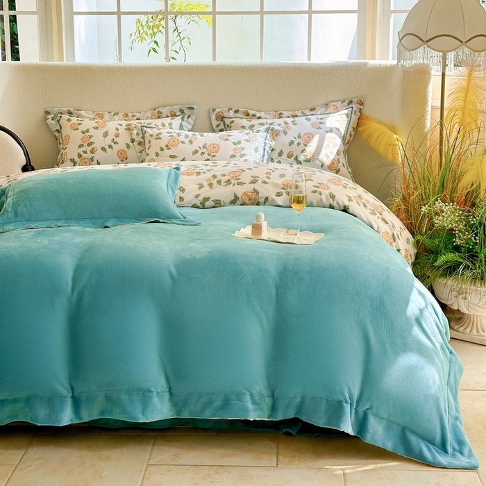 91家纺网 家纺一手货源 找家纺 7V 2024新款单件被套A纯棉B牛奶绒轻奢大宽边一字绣A类133*76全棉喷气宽幅长绒棉高克重全工艺牛奶绒 静初