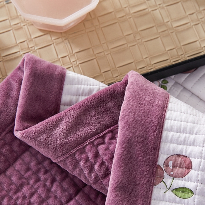 91家纺网 家纺一手货源 找家纺 莎果家纺 2025秋冬一面天丝一面绒高温砂洗床盖三件套 樱桃兔