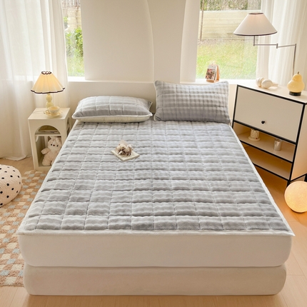 91家纺网 家纺一手货源 找家纺 卡伦家纺 2025新款兔毛绒高克重保暖床垫床褥 优雅灰