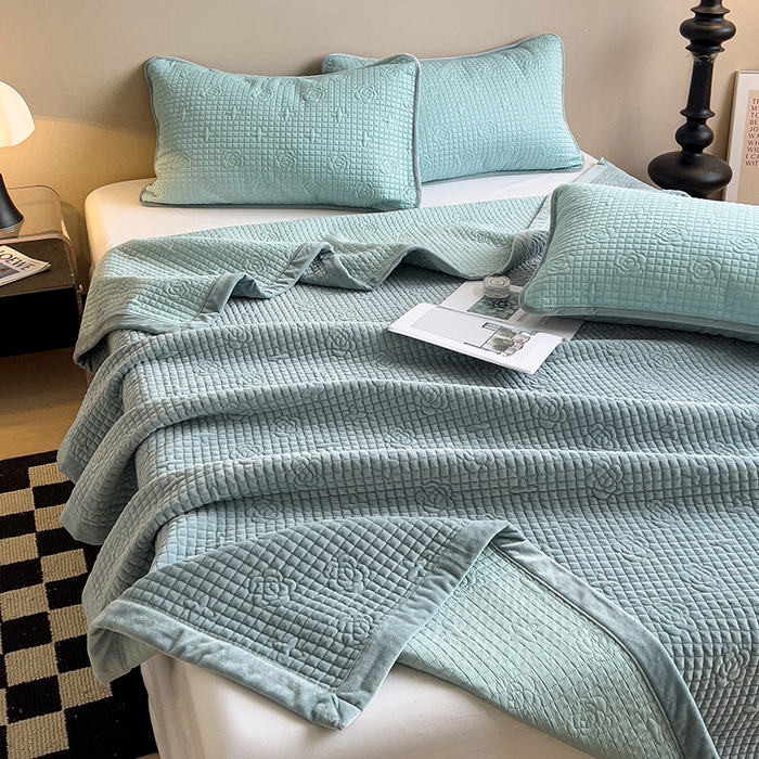 91家纺网 家纺一手货源 找家纺 羽爱家纺 2024新款A类莫代尔宝宝绒床盖三件套 湖水蓝