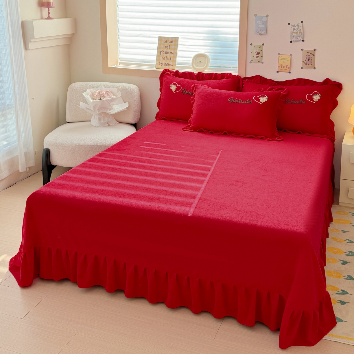 91家纺网 家纺一手货源 找家纺 金米诺 2024新款牛奶绒毛巾绣四件套 大红