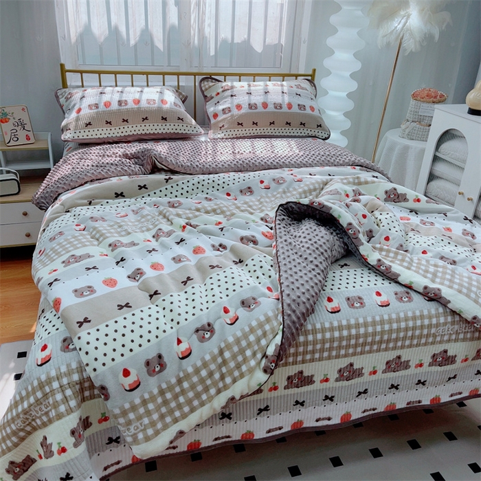 91家纺网 家纺一手货源 找家纺 暖居 2024新款牛奶绒豆豆被床盖四件套 蛋糕熊