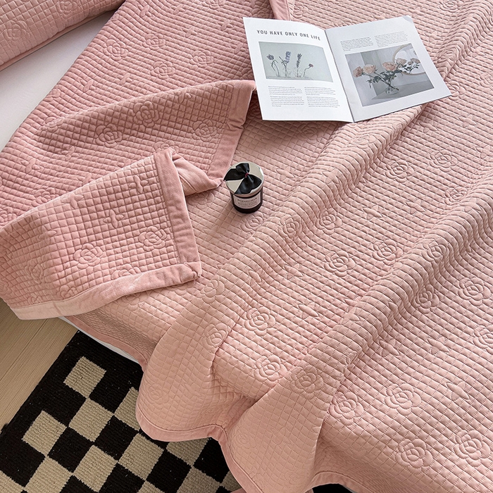 91家纺网 家纺一手货源 找家纺 羽爱家纺 2024新款A类莫代尔宝宝绒床盖三件套 粉玉