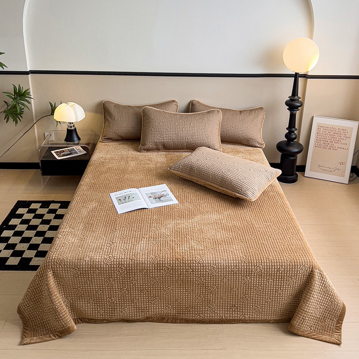 91家纺网 家纺一手货源 找家纺 羽爱家纺 2024新款A类莫代尔宝宝绒床盖三件套 焦糖色