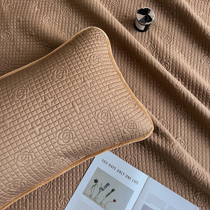 91家纺网 家纺一手货源 找家纺 羽爱家纺 2024新款A类莫代尔宝宝绒床盖三件套 焦糖色