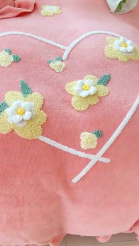 91家纺网 家纺一手货源 找家纺 金米诺 2024新款牛奶绒毛巾绣四件套 粉玉