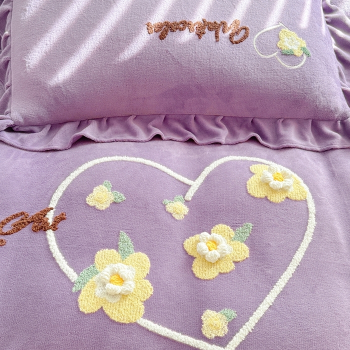 91家纺网 家纺一手货源 找家纺 金米诺 2024新款牛奶绒毛巾绣四件套 紫色