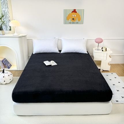 91家纺网 家纺一手货源 找家纺 觅妮家纺 2025新款全消光200g保暖牛奶绒纯色简约款床笠 黑灰