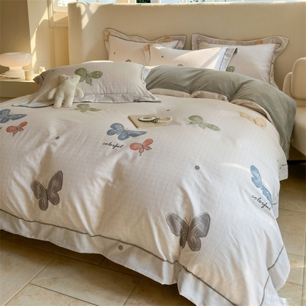 7V 2025新款A纯棉B牛奶绒轻奢大宽边一字绣四件套A类133*76全棉喷气宽幅长绒棉高克重全工艺牛奶绒 蝶舞