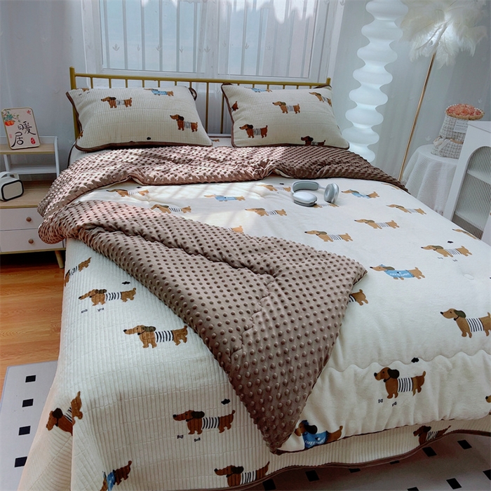 91家纺网 家纺一手货源 找家纺 暖居 2024新款牛奶绒豆豆被床盖四件套 香肠狗