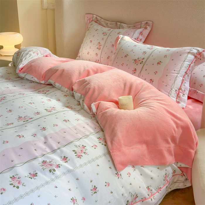 91家纺网 家纺一手货源 找家纺 7V 2024新款单件被套A纯棉B牛奶绒轻奢大宽边一字绣A类133*76全棉喷气宽幅长绒棉高克重全工艺牛奶绒 沐浴玫瑰