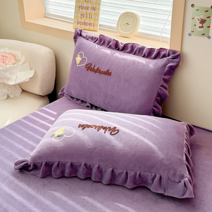 91家纺网 家纺一手货源 找家纺 金米诺 2024新款牛奶绒毛巾绣四件套 紫色