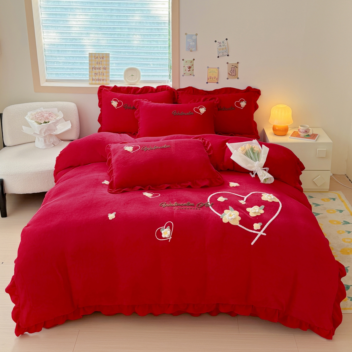 91家纺网 家纺一手货源 找家纺 金米诺 2024新款牛奶绒毛巾绣四件套 大红