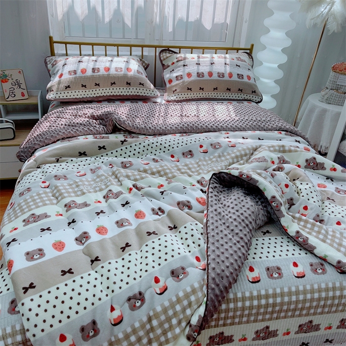 91家纺网 家纺一手货源 找家纺 暖居 2024新款牛奶绒豆豆被床盖四件套 蛋糕熊