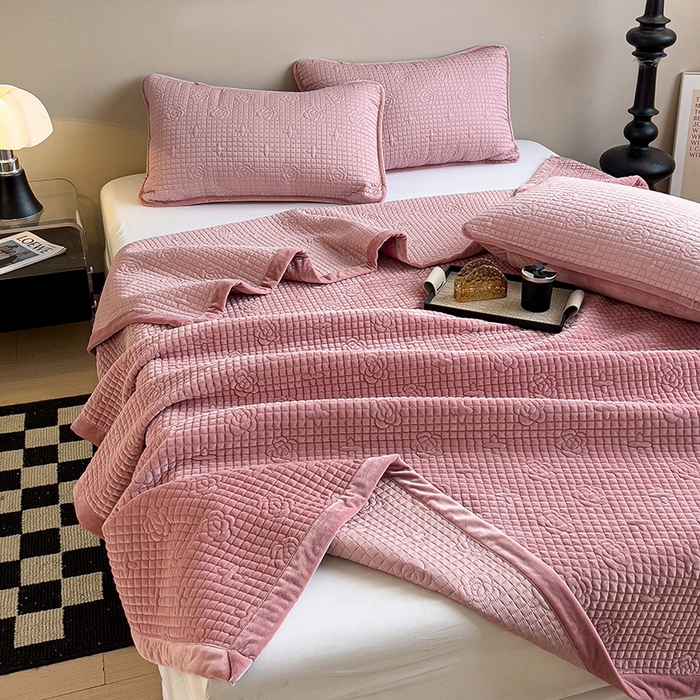 91家纺网 家纺一手货源 找家纺 羽爱家纺 2024新款A类莫代尔宝宝绒床盖三件套 豆沙粉