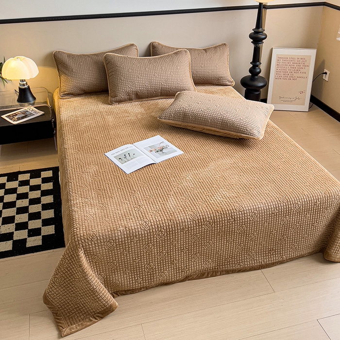 91家纺网 家纺一手货源 找家纺 羽爱家纺 2024新款A类莫代尔宝宝绒床盖三件套 焦糖色