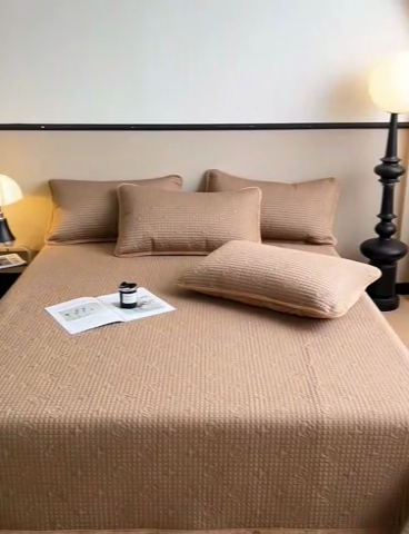 91家纺网 家纺一手货源 找家纺 羽爱家纺 2024新款A类莫代尔宝宝绒床盖三件套 焦糖色