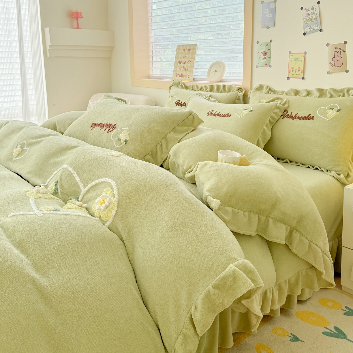 91家纺网 家纺一手货源 找家纺 金米诺 2024新款牛奶绒毛巾绣四件套 豆绿