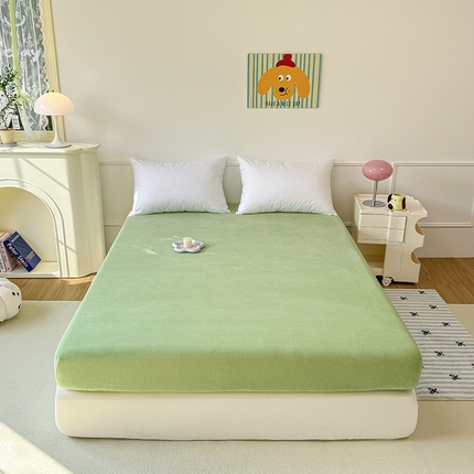 觅妮家纺 2025新款全消光200g保暖牛奶绒纯色简约款床笠 果绿
