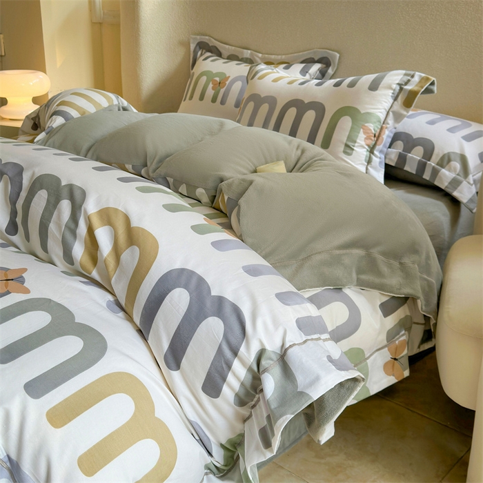 91家纺网 家纺一手货源 找家纺 7V 2025新款A纯棉B牛奶绒轻奢大宽边一字绣四件套A类133*76全棉喷气宽幅长绒棉高克重全工艺牛奶绒 字母控